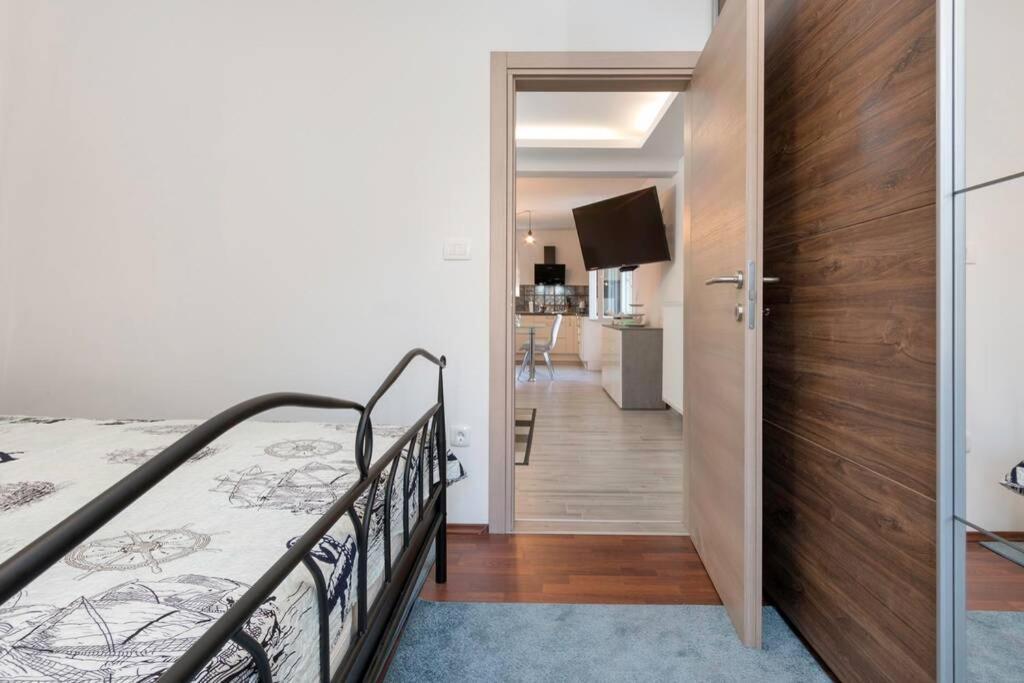 Predivan Novouredeni Apartman U Blizini Mora Banjole Kültér fotó