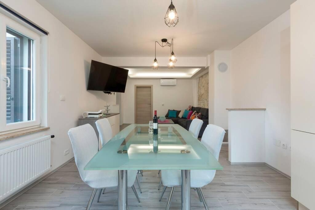 Predivan Novouredeni Apartman U Blizini Mora Banjole Kültér fotó